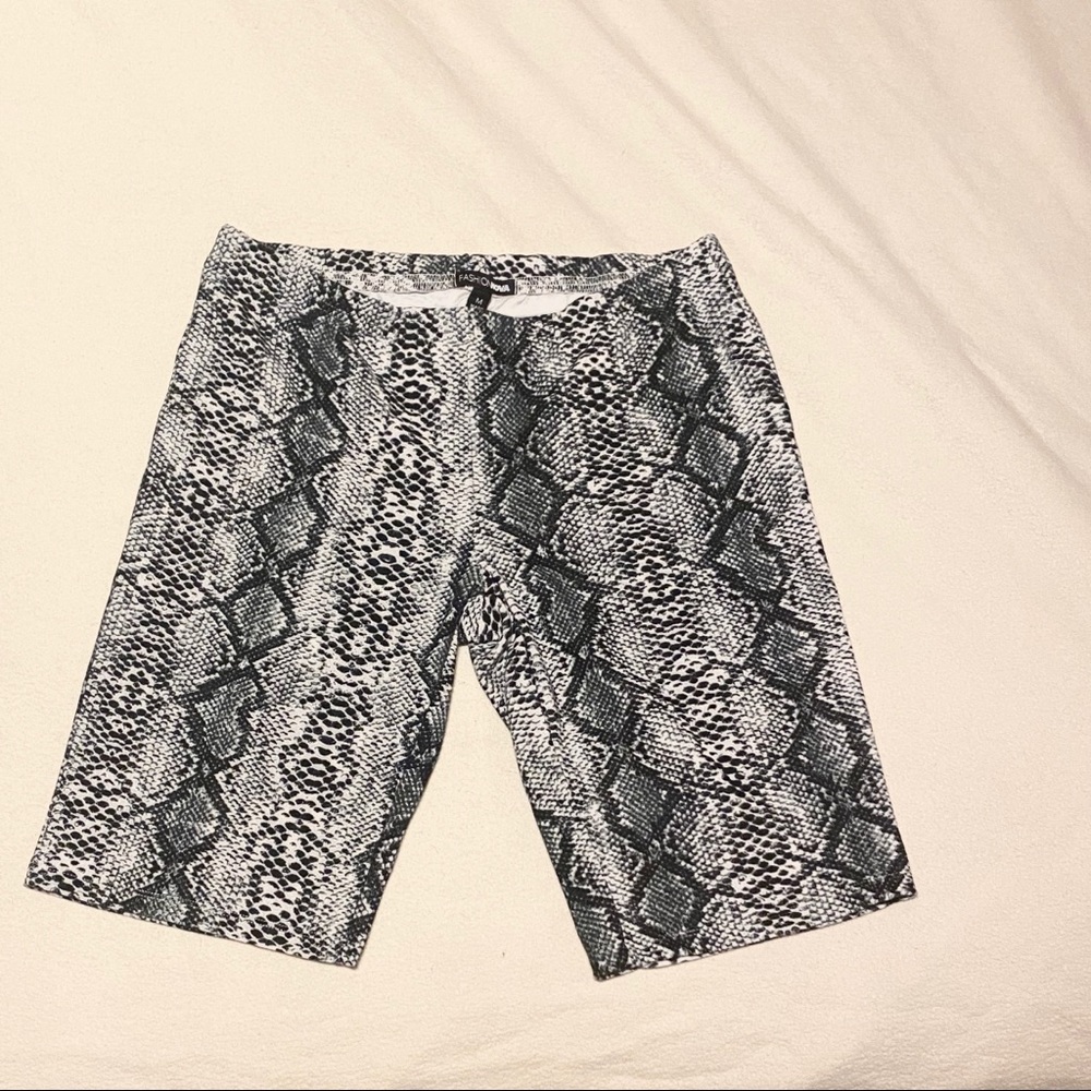 Snake skin bike shorts 🐍🚴🏻‍♀️😜 (fashion nova)